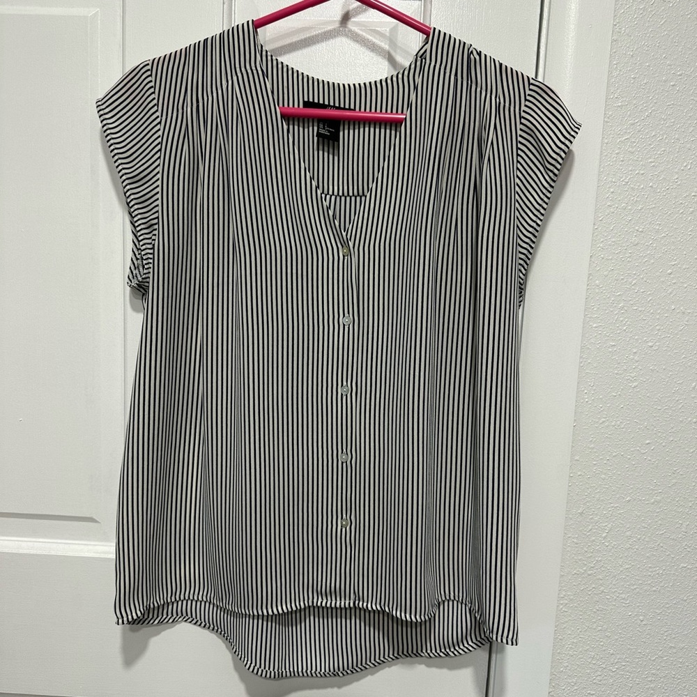 4/$25 H&M Nautical style navy & white blouse with button front size 4